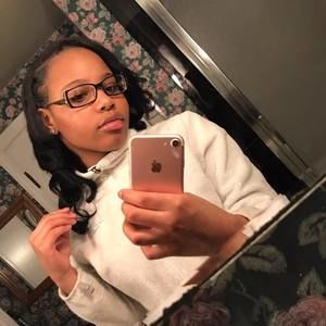 Meet your Posher, Danaé